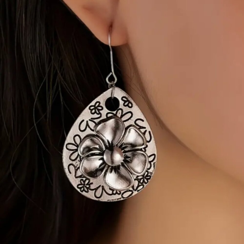 Vintage Boho Earrings Engraved Flower Water Drop Shape Earrings - Picture 2 of 3